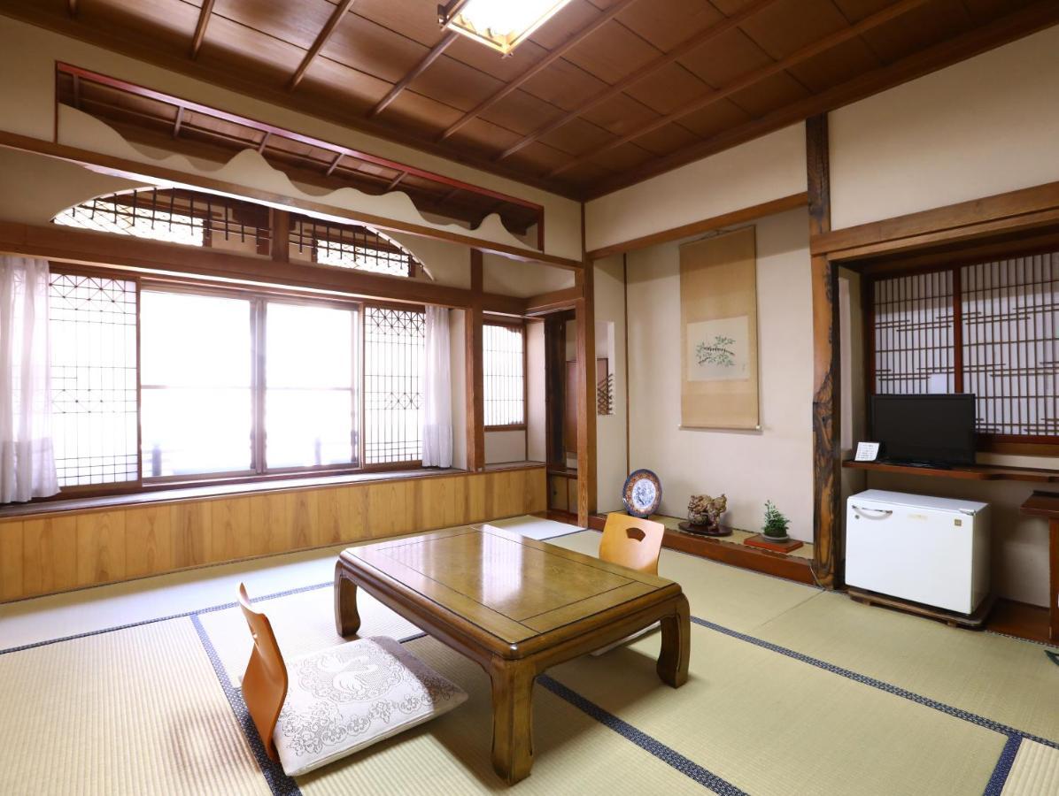 Ikariya Ryokan Яманути Экстерьер фото